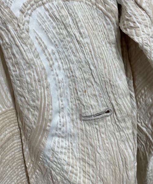 ISSEY MIYAKE（イッセイミヤケ）ISSEY MIYAKE (イッセイミヤケ) 総柄テーラードジャケット ベージュ サイズ:2の古着・服飾アイテム