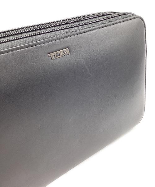 TUMI（トゥミ）TUMI (トゥミ) NASSAU トリプル・ジップ・クラッチ ブラックの古着・服飾アイテム