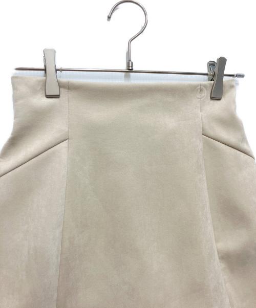 Apuweiser-riche（アプワイザーリッシェ）Apuweiser-riche (アプワイザーリッシェ) バックZIPスエードミニスカート ベージュの古着・服飾アイテム