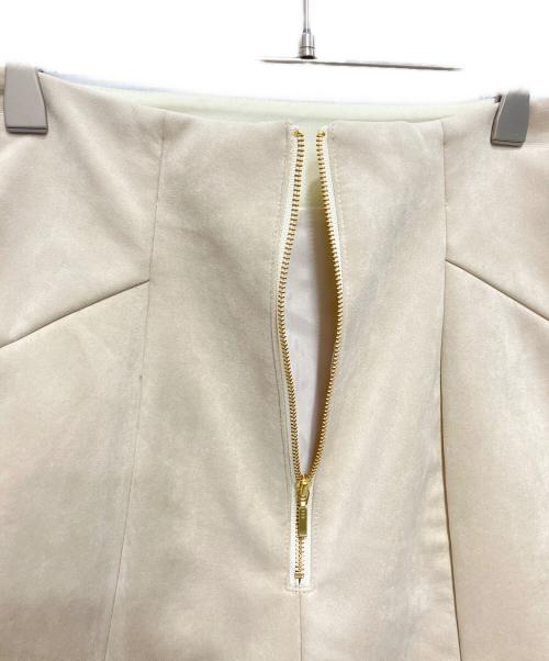 Apuweiser-riche（アプワイザーリッシェ）Apuweiser-riche (アプワイザーリッシェ) バックZIPスエードミニスカート ベージュの古着・服飾アイテム