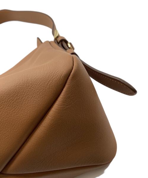 PRADA（プラダ）PRADA (プラダ) エメミディアムレザーショルダーバッグ ブラウンの古着・服飾アイテム