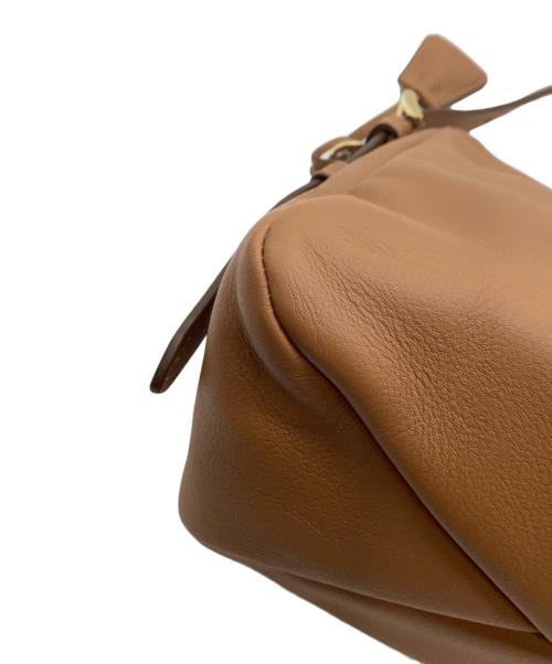 PRADA（プラダ）PRADA (プラダ) エメミディアムレザーショルダーバッグ ブラウンの古着・服飾アイテム