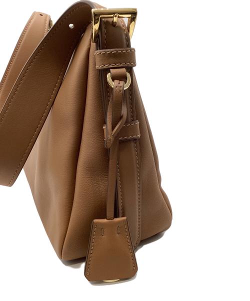 PRADA（プラダ）PRADA (プラダ) エメミディアムレザーショルダーバッグ ブラウンの古着・服飾アイテム