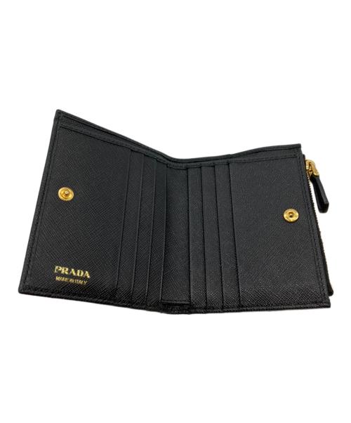 PRADA（プラダ）PRADA (プラダ) サフィアーノトライアングル 財布 ブラックの古着・服飾アイテム
