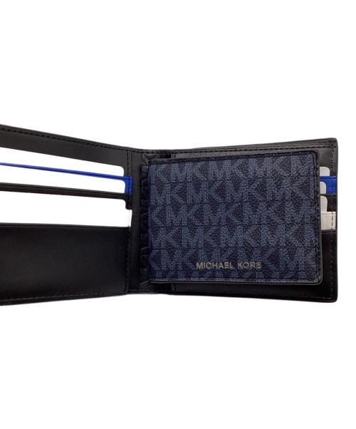 MICHAEL KORS（マイケル・コース）MICHAEL KORS (マイケル・コース) Cooper Logo Stripe Billfold Wallet With Passcase ネイビーの古着・服飾アイテム