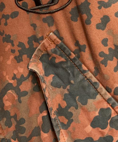 DIESEL（ディーゼル）DIESEL (ディーゼル) カモフラ柄ロゴ刺繍モッズコート オレンジ サイズ:Sの古着・服飾アイテム