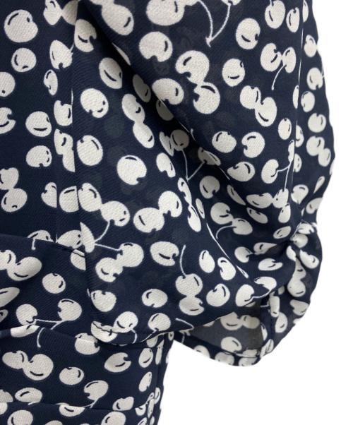 HER LIP TO（ハーリップトゥ）HER LIP TO (ハーリップトゥ) Cherry Pattern Cache-Coeur One-Piece ネイビー サイズ:XSの古着・服飾アイテム