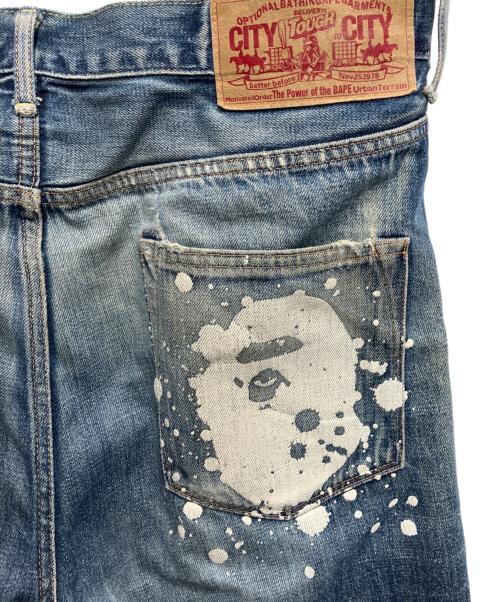 BAPE BY A BATHING APE（ベイプバイアベイシングエイプ）BAPE BY A BATHING APE (ベイプバイアベイシングエイプ) ペイントデニムパンツ インディゴ サイズ:Ｌの古着・服飾アイテム