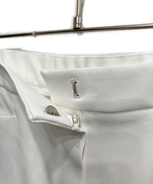 TO BE CHIC（トゥービーシック）TO BE CHIC (トゥービーシック) ボディシェルスリムパンツ ホワイト サイズ:44の古着・服飾アイテム