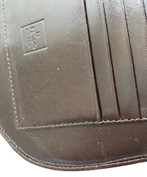 FENDI（フェンディ）FENDI (フェンディ) ズッカ柄2つ折り財布 ブラウンの古着・服飾アイテム