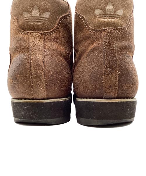 adidas（アディダス）adidas (アディダス) アディナヴィ ブラウン サイズ:27.5の古着・服飾アイテム