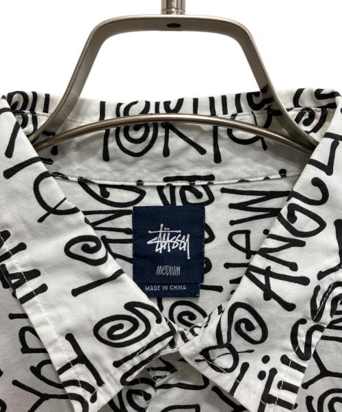 stussy（ステューシー）stussy (ステューシー) 総柄プリントシャツ ホワイト サイズ:Mの古着・服飾アイテム