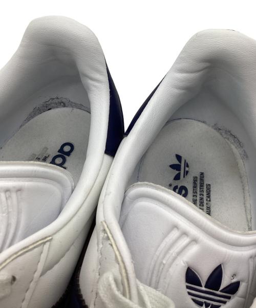 adidas（アディダス）adidas (アディダス) GAZELLE ホワイト×ネイビー サイズ:26の古着・服飾アイテム