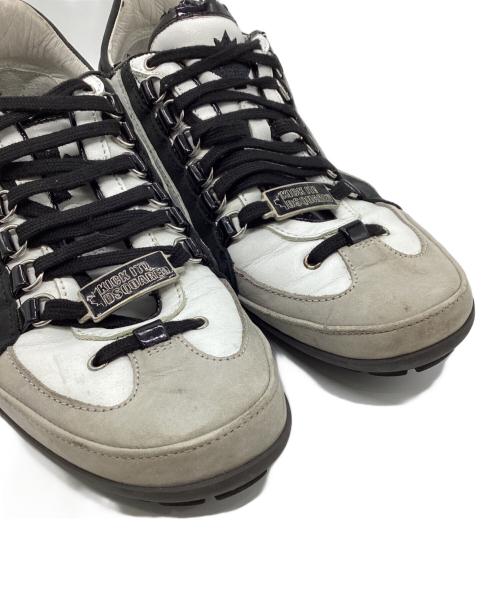 DSQUARED2（ディースクエアード）DSQUARED2 (ディースクエアード) ローカットスニーカー ホワイト サイズ:SIZE 42の古着・服飾アイテム