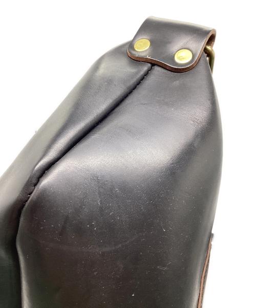 ART BROWN（アートブラウン）ART BROWN (アートブラウン) レザーショルダーバッグ ブラックの古着・服飾アイテム