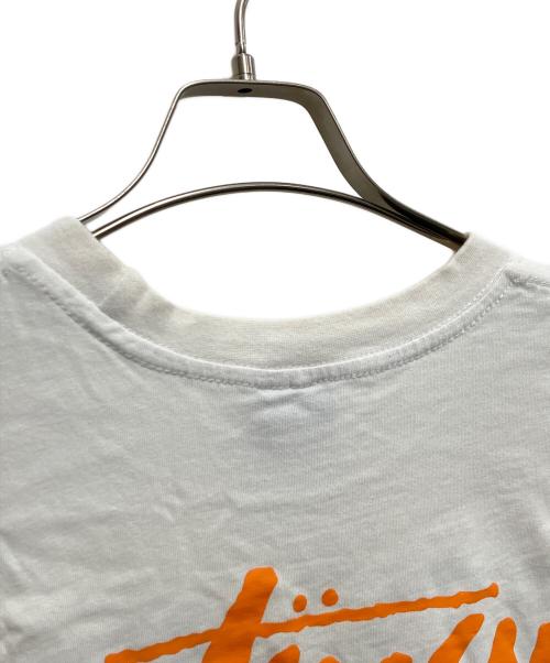 stussy（ステューシー）stussy (ステューシー) バックロゴプリントTシャツ ホワイト サイズ:Mの古着・服飾アイテム