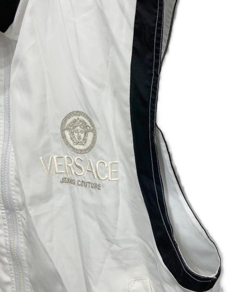 VERSACE JEANS COUTURE（ヴェルサーチ ジーンズクチュール）VERSACE JEANS COUTURE (ヴェルサーチ ジーンズクチュール) ベスト ホワイト×ブラック サイズ:不明の古着・服飾アイテム