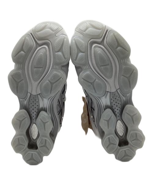 asics（アシックス）asics (アシックス) YOASOBI (ヨアソビ) GEL-KINETIC FLUENT Y グレー サイズ:26.5 未使用品の古着・服飾アイテム