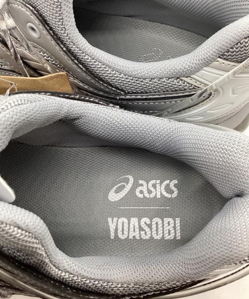 asics（アシックス）asics (アシックス) YOASOBI (ヨアソビ) GEL-KINETIC FLUENT Y グレー サイズ:26.5 未使用品の古着・服飾アイテム