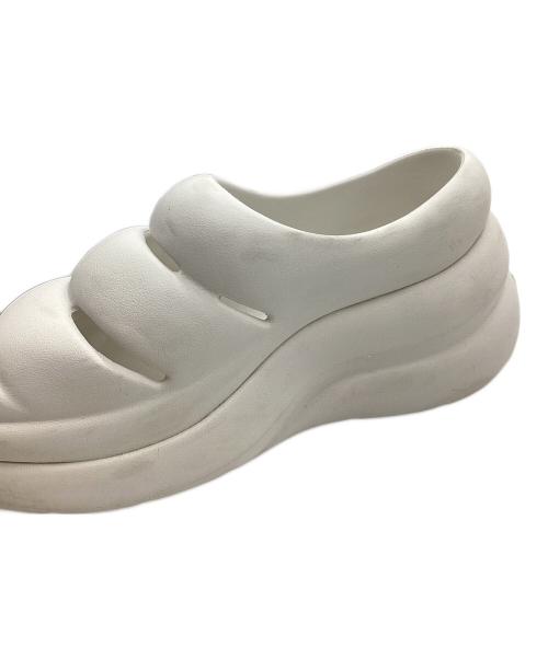 UGG（アグ）UGG (アグ) スリッポン ホワイト サイズ:W7の古着・服飾アイテム