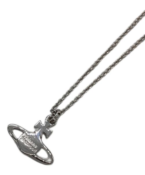 Vivienne Westwood（ヴィヴィアンウエストウッド）Vivienne Westwood (ヴィヴィアンウエストウッド) MAYFAIR BAS RELIEFネックレス シルバーの古着・服飾アイテム