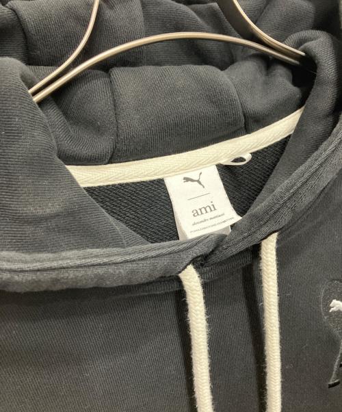 AMI Alexandre Mattiussi（アミアレクサンドルマテュッシ）AMI Alexandre Mattiussi (アミアレクサンドルマテュッシ) PUMA (プーマ) ハートロゴ刺繍プルオーバーパーカー ブラック サイズ:Sの古着・服飾アイテム