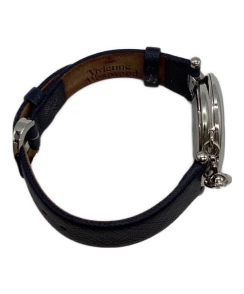 Vivienne Westwood（ヴィヴィアンウエストウッド）Vivienne Westwood (ヴィヴィアンウエストウッド) オーブチャーム付腕時計 ブラックの古着・服飾アイテム