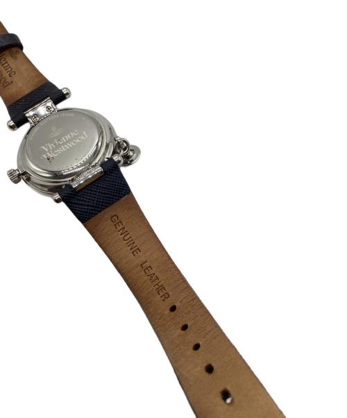 Vivienne Westwood（ヴィヴィアンウエストウッド）Vivienne Westwood (ヴィヴィアンウエストウッド) オーブチャーム付腕時計 ブラックの古着・服飾アイテム