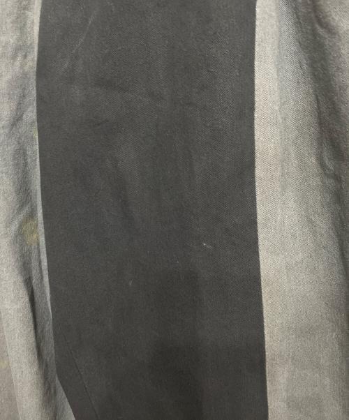 ISSEY MIYAKE（イッセイミヤケ）ISSEY MIYAKE (イッセイミヤケ) 切替シンチバックパンツ ブラック×グレー サイズ:Mの古着・服飾アイテム