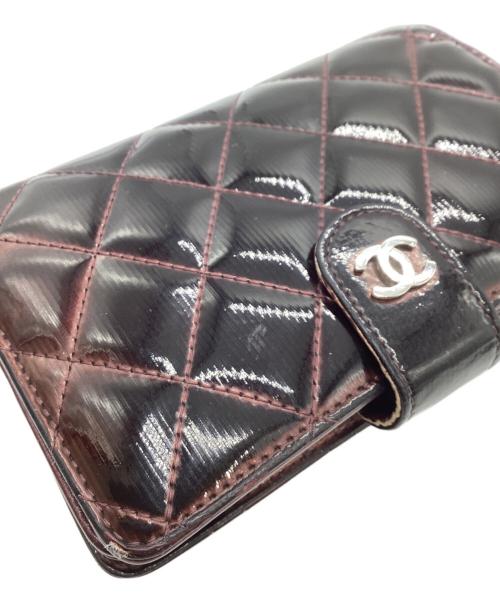 CHANEL（シャネル）CHANEL (シャネル) マトラッセパテント2つ折り財布 ワインレッドの古着・服飾アイテム