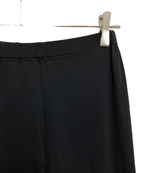 ISSEY MIYAKE WHITE LABEL（イッセイミヤケホワイトレーベル）ISSEY MIYAKE WHITE LABEL (イッセイミヤケホワイトレーベル) ストレッチパンツ ブラック サイズ:2の古着・服飾アイテム