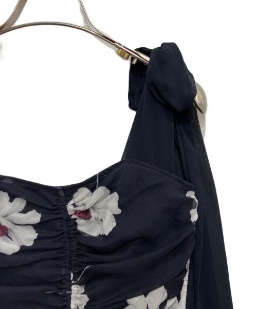 Snidel（スナイデル）Snidel (スナイデル) フラワープリントショルダーリボンワンピース ネイビー 未使用品の古着・服飾アイテム
