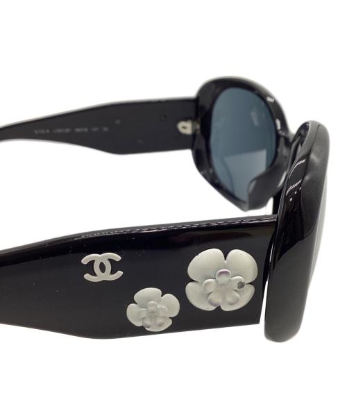 CHANEL（シャネル）CHANEL (シャネル) カメリアサングラス ブラック サイズ:56□16の古着・服飾アイテム