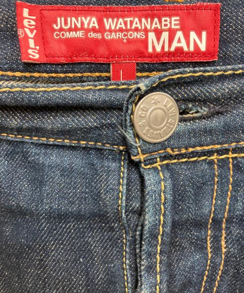 COMME des GARCONS JUNYA WATANABE MAN（コム デ ギャルソン ジュンヤ ワタナベ マン）COMME des GARCONS JUNYA WATANABE MAN (コム デ ギャルソン ジュンヤ ワタナベ マン) LEVI'S (リーバイス) デニムパンツ インディゴ サイズ:W37×L29の古着・服飾アイテム
