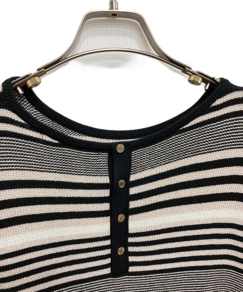 23区（ニジュウサンク）23区 (ニジュウサンク) コットンアセテート バックボタン ニット ブラック サイズ:38の古着・服飾アイテム