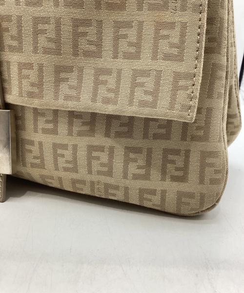 FENDI（フェンディ）FENDI (フェンディ) ズッキーノ柄マンマバケットショルダーバッグ ベージュの古着・服飾アイテム