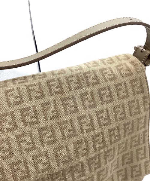 FENDI（フェンディ）FENDI (フェンディ) ズッキーノ柄マンマバケットショルダーバッグ ベージュの古着・服飾アイテム