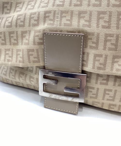 FENDI（フェンディ）FENDI (フェンディ) ズッキーノ柄マンマバケットショルダーバッグ ベージュの古着・服飾アイテム