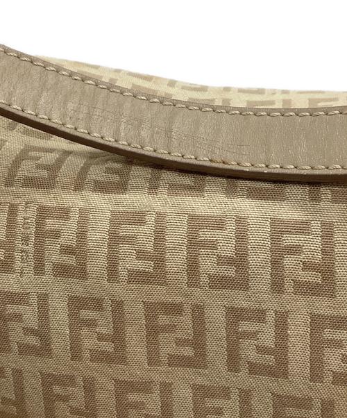 FENDI（フェンディ）FENDI (フェンディ) ズッキーノ柄マンマバケットショルダーバッグ ベージュの古着・服飾アイテム
