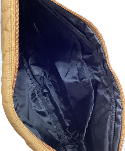CarHartt（カーハート）CarHartt (カーハート) ショルダーバッグ ブラウンの古着・服飾アイテム