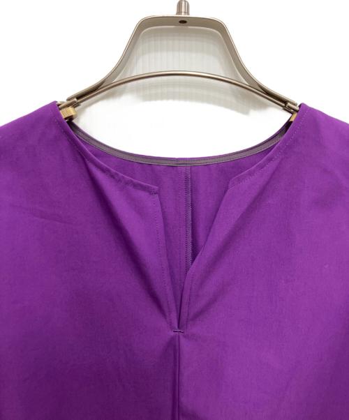 UNTITLED（アンタイトル）UNTITLED (アンタイトル) キーネックボリューム袖ブラウス パープル サイズ:4 未使用品の古着・服飾アイテム