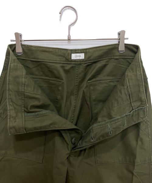 CIOTA（シオタ）CIOTA (シオタ) スビンコットンバックサテンベイカーパンツ カーキ サイズ:6の古着・服飾アイテム