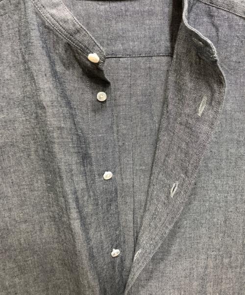 SUS-SOUS（シュス）SUS-SOUS (シュス) オフィサーバンドカラーシャンブレーシャツ グレー サイズ:7の古着・服飾アイテム