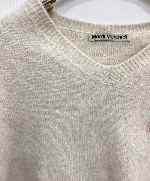 Mardi Mercredi（マルディメクルディ）Mardi Mercredi (マルディメクルディ) ロゴVネックセーター ベージュ サイズ:ONEの古着・服飾アイテム