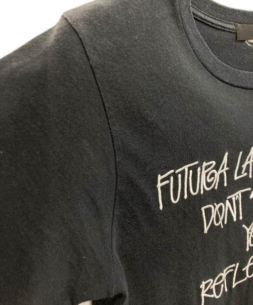 stussy（ステューシー）stussy (ステューシー) FUTURA LABORATORIES (フューチュラ ラボラトリーズ) 刺繍Tシャツ ブラック サイズ:Sの古着・服飾アイテム