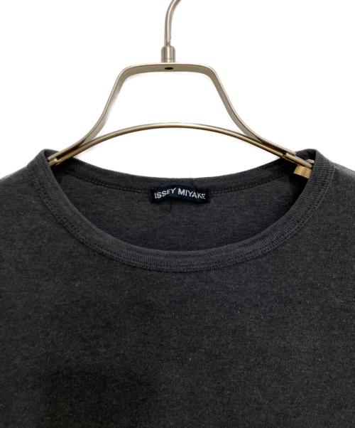 ISSEY MIYAKE（イッセイミヤケ）ISSEY MIYAKE (イッセイミヤケ) クルーネックカットソー グレー サイズ:Mの古着・服飾アイテム