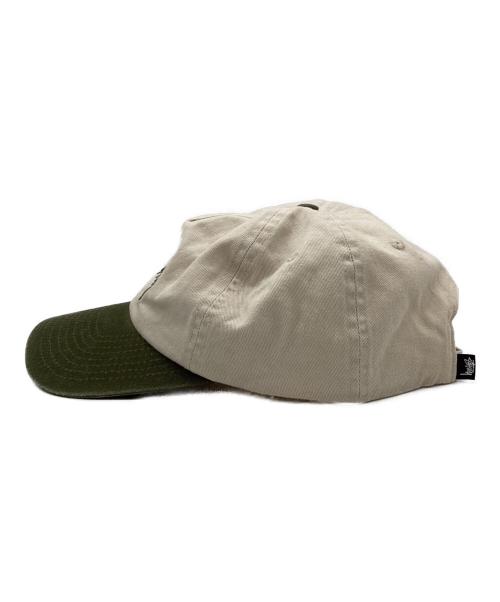 stussy（ステューシー）stussy (ステューシー) ロゴ刺繍キャップ カーキ×ベージュの古着・服飾アイテム