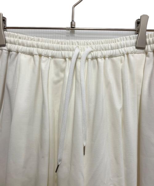 LE PHIL（ル フィル）LE PHIL (ル フィル) コンパクトギャザーワイドパンツ ホワイトの古着・服飾アイテム