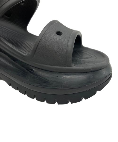 crocs（クロックス）crocs (クロックス) メガクラッシュ 厚底サンダル ブラック サイズ:W8の古着・服飾アイテム