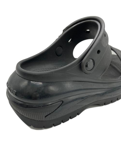 crocs（クロックス）crocs (クロックス) メガクラッシュ 厚底サンダル ブラック サイズ:W8の古着・服飾アイテム